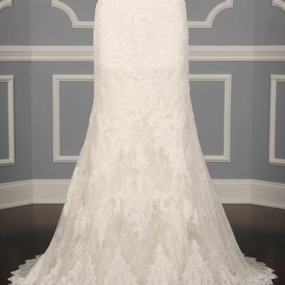 Stunning, ethereal PRONOVIAS OSERA Chantilly lace wedding dress - size 8 US - Picture 5 of 9